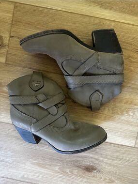 Rocket Dog Sayla Ankle Boot 9.5